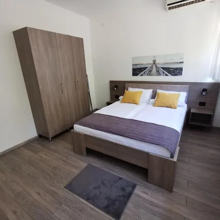Pavlovic 1 Apartment *